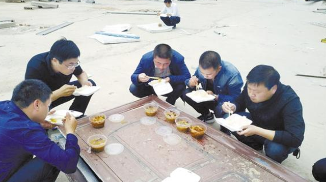 為了“創(chuàng)衛(wèi)”，他們蠻拼的
